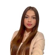 profesora de español con estudiantes de básica primaria